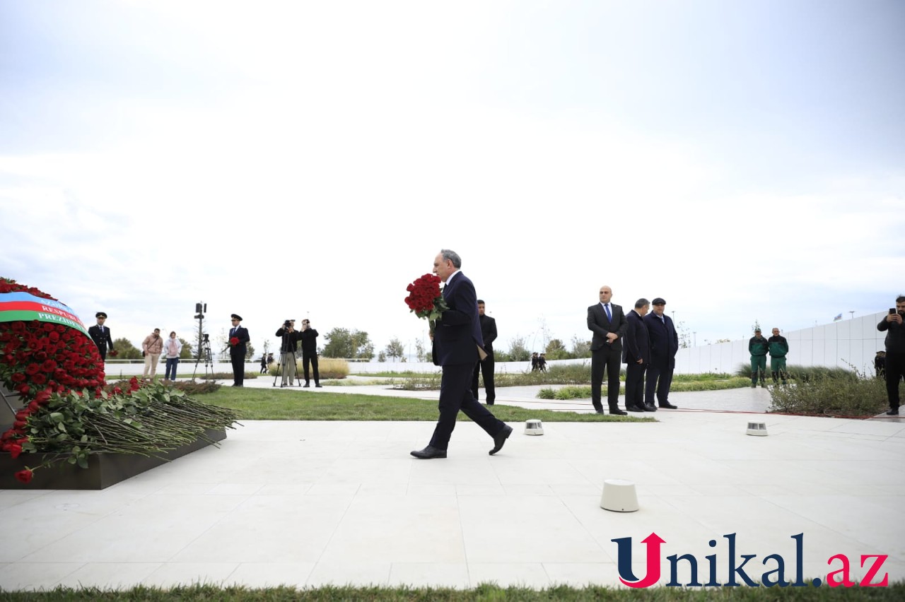 Baş Prokurorluğun rəhbərliyi Zəfər Parkında olub - FOTO